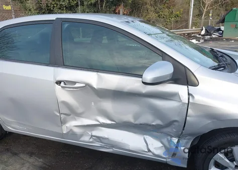 2016 Toyota Corolla Le z USA, uszkodzony, nr VIN 2T1BURHE3GC572729